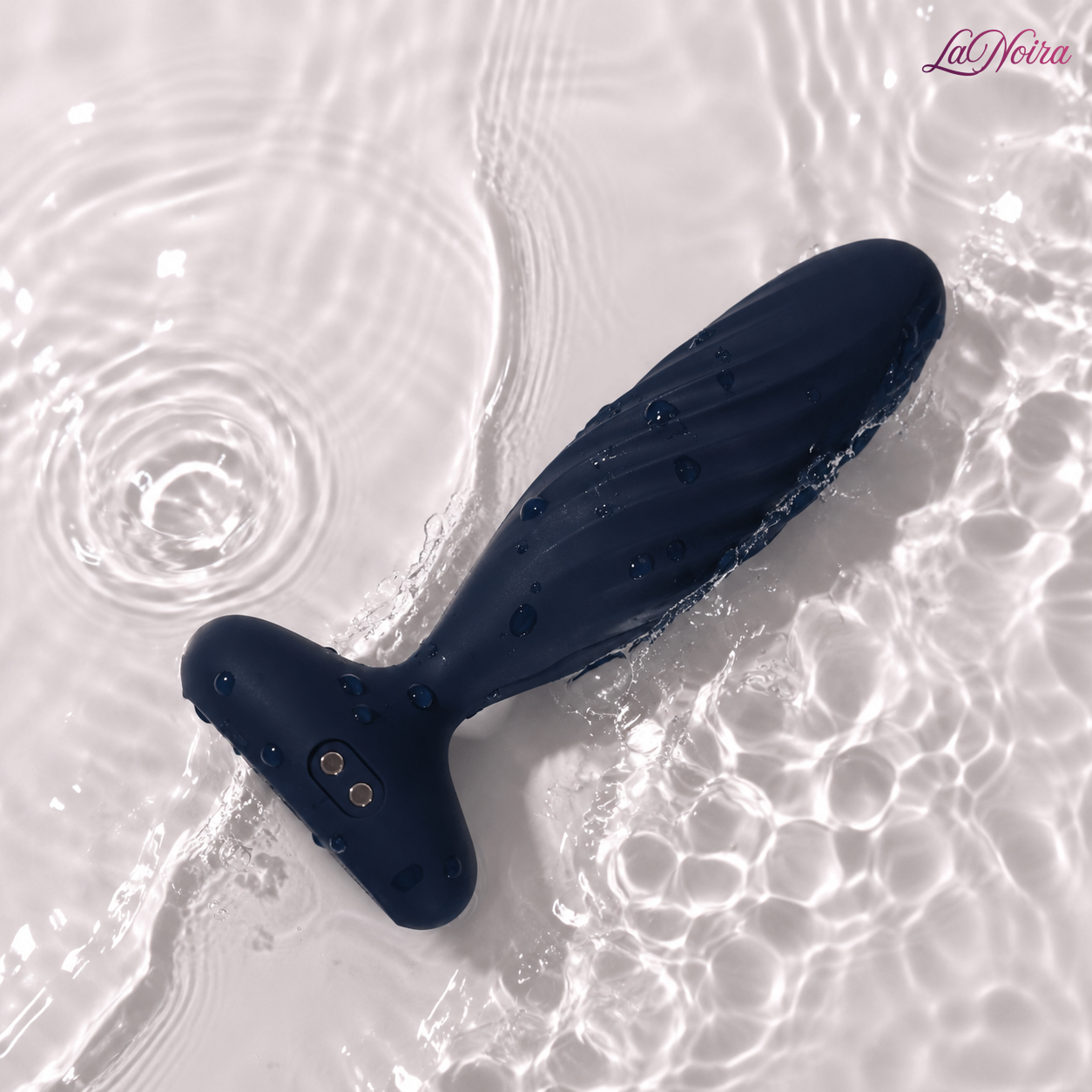 SVAKOM Jordan waterproof thrusting anal vibrator with water-resistant design shown with water droplets - LaNoira
